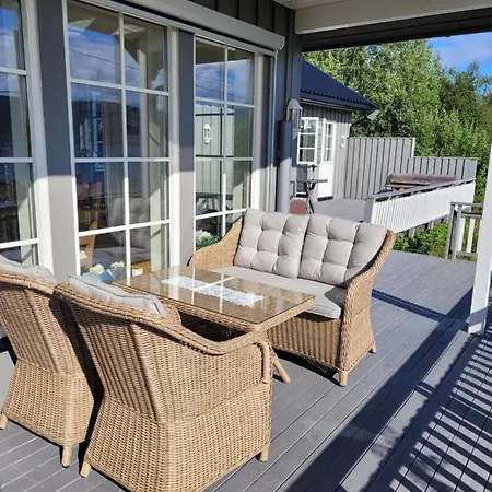 Myklebostad * Hov (Troms)