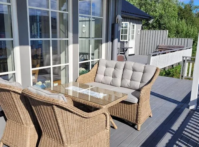 Myklebostad * Hov (Troms)